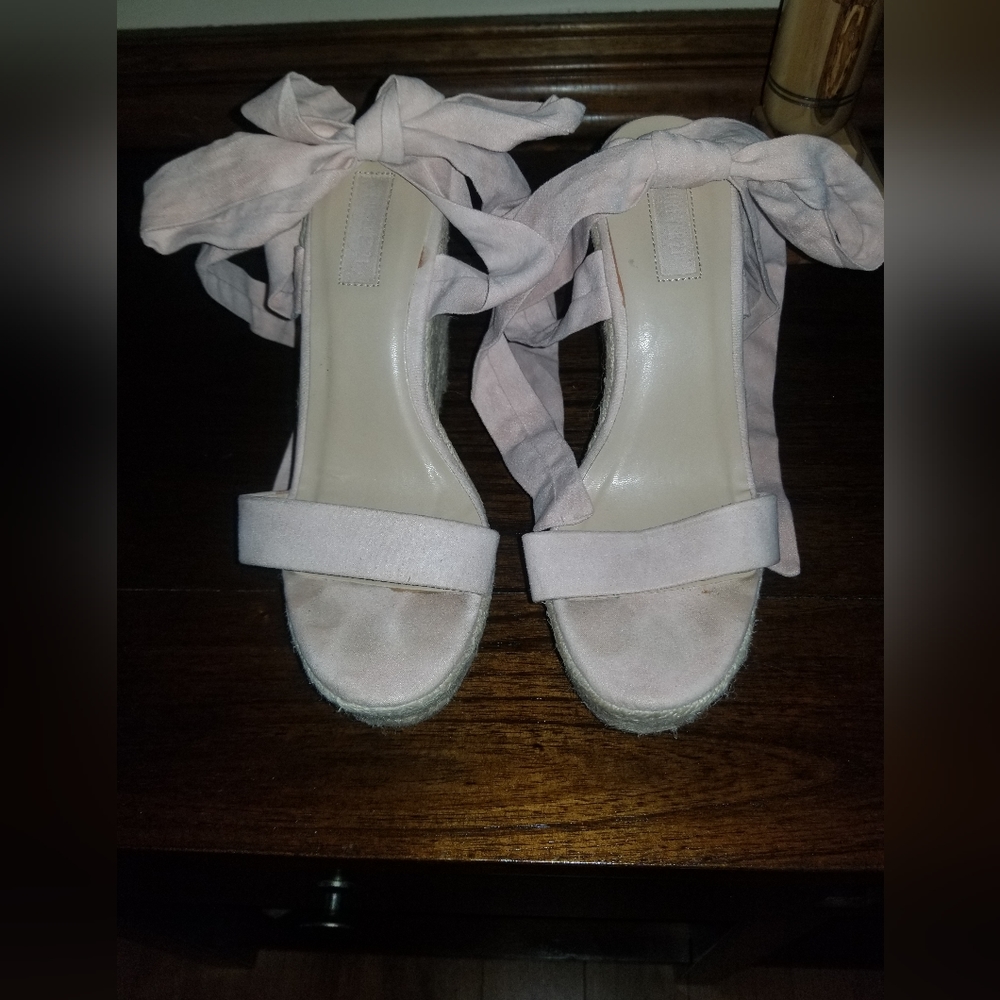 Forever 21  light pink summer wedge sandles